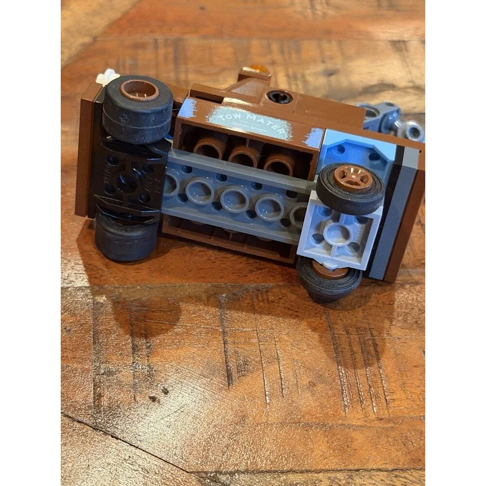 Tow Mater Truck LEGO Disney Pixar Cars 2 Minifigure from set 8487 Rare